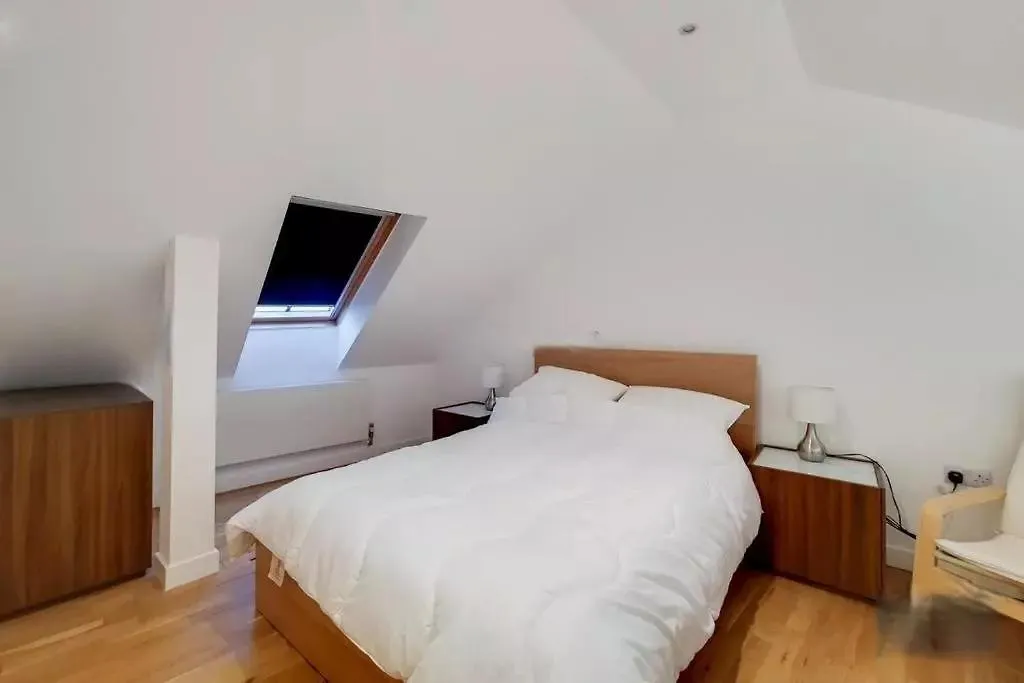 Tower Hill Beautiful Apartment London