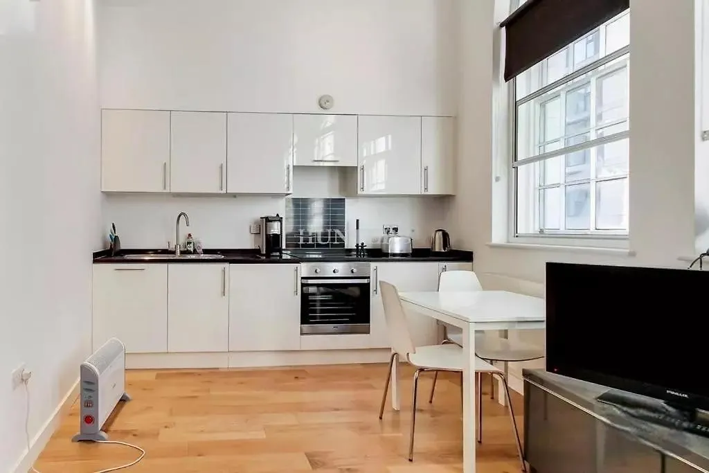 Tower Hill Beautiful Apartment London