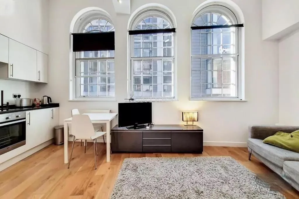 Tower Hill Beautiful Apartment London