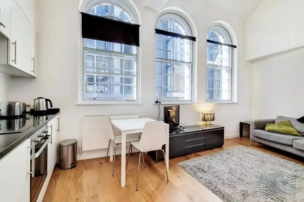 Tower Hill Beautiful Apartment London